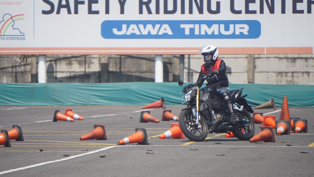 Perhatikan Riding Postur Saat Berkendara Dengan Motor Sport Agar Nyaman.